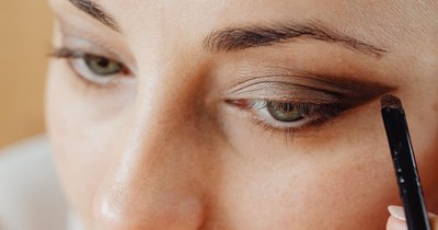 Smokey Eyes schminken: Anfänger-Anleitung mit Tipps